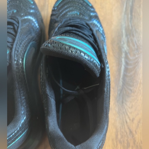 Nike Air Max 720
Throwback Future Iridescent - Picture 9 of 14